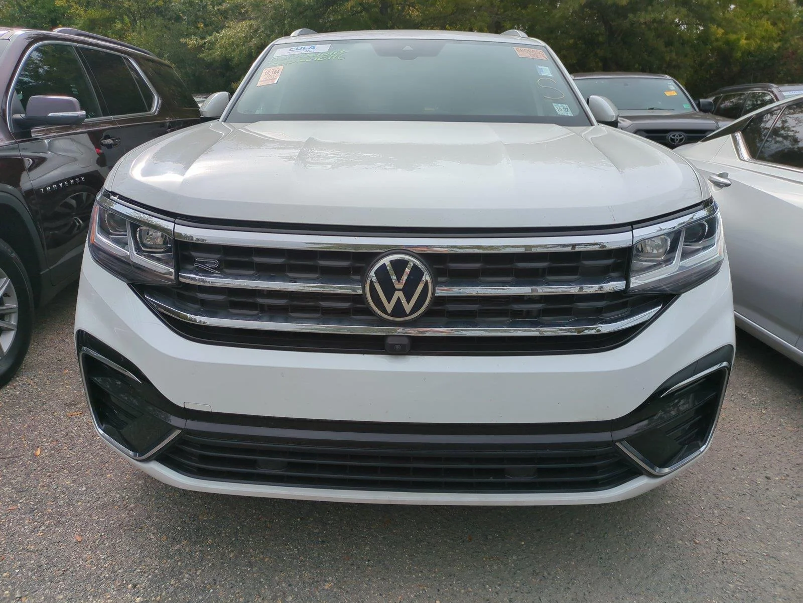 Used 2022 Oryx White Pearl Volkswagen 3.6L V6 SEL Premium R-Line image 5