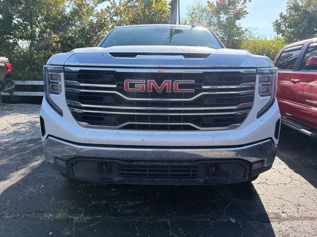 Used 2025 White GMC SLT image 8