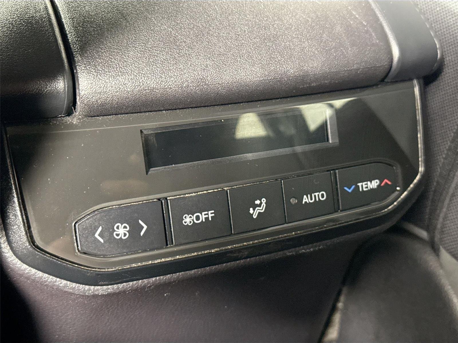 2023 Toyota Highlander L - Photo 32