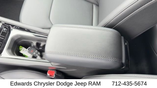 New 2026 Red Hot Pearl-Coat Exterior Paint Jeep Limited image 21