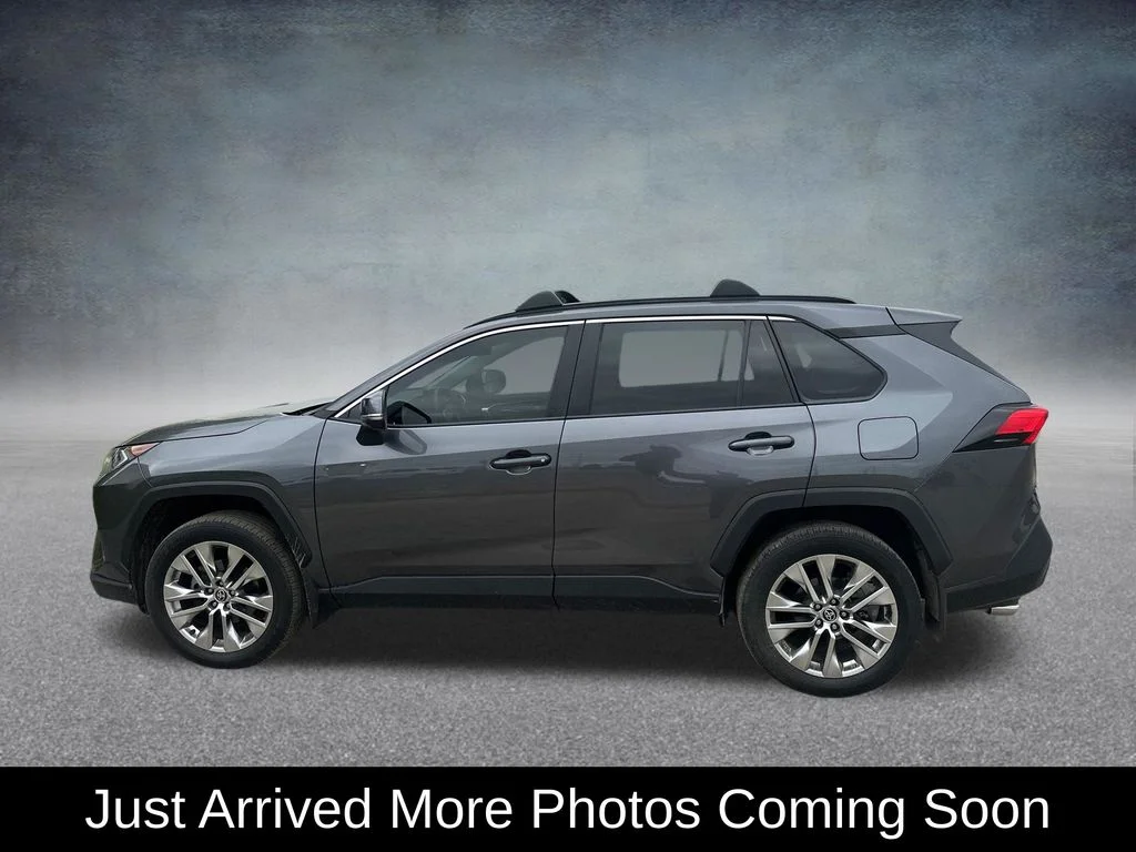 Used 2021 Gray Toyota XLE Premium image 3