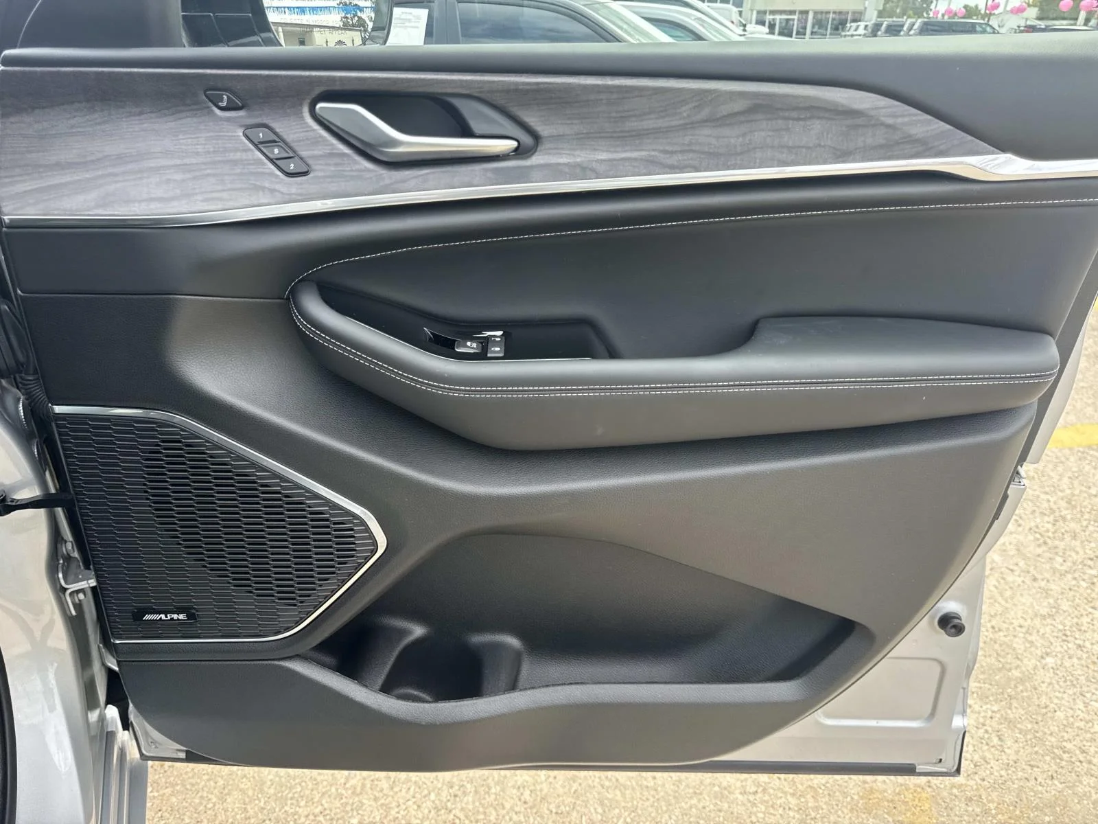 Used 2022 Silver Zynith Jeep Overland image 14