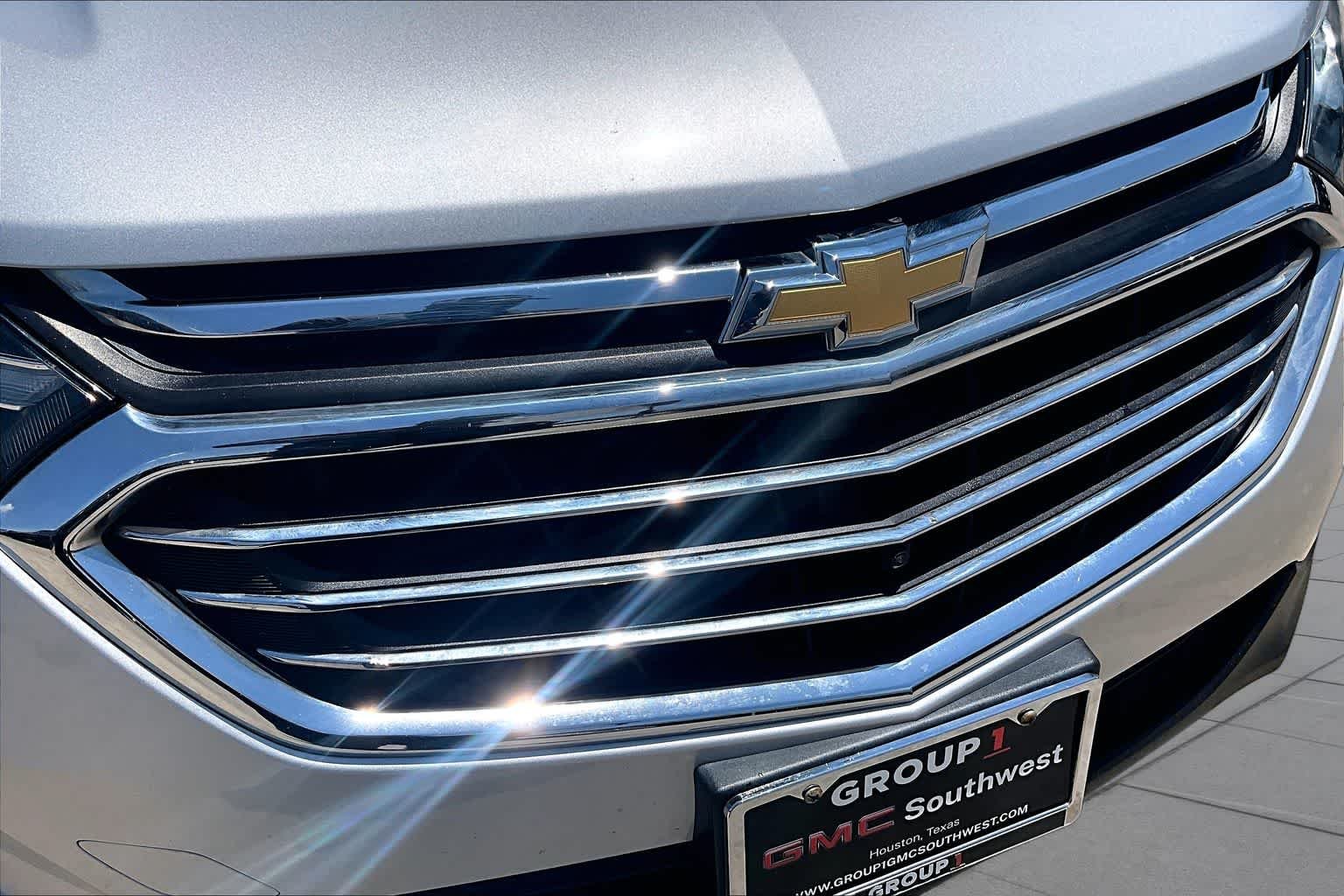 Used 2018 Silver Ice Metallic Chevrolet Premier image 30