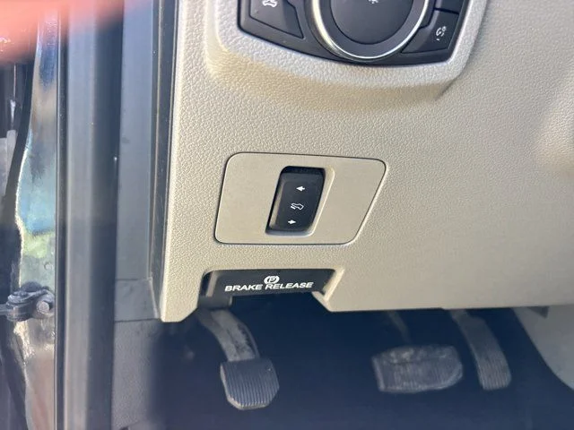 Used 2020 Black Ford XLT image 23