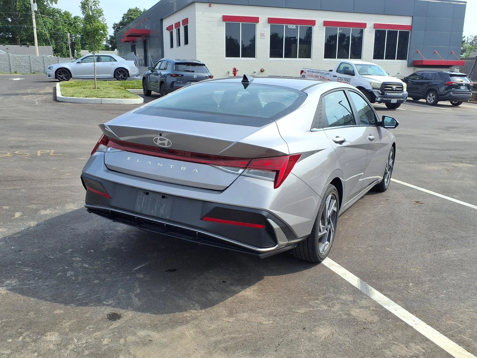 Used 2025 Fluid Metal Hyundai SEL Convenience image 4