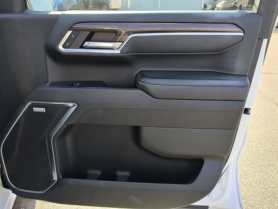 Used 2025 Summit White Chevrolet RST image 34