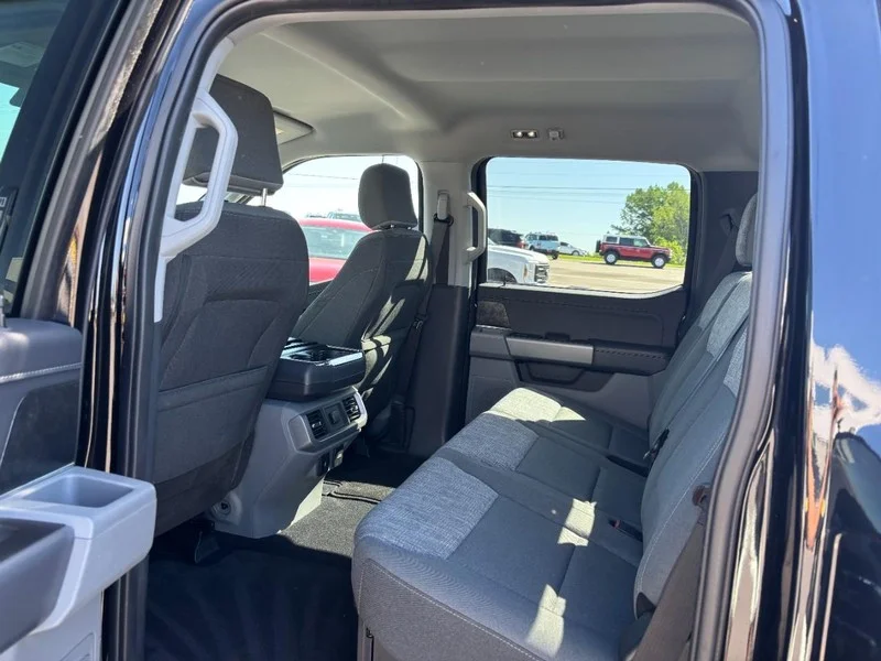 Used 2023 Agate Black Metallic Ford XLT image 10