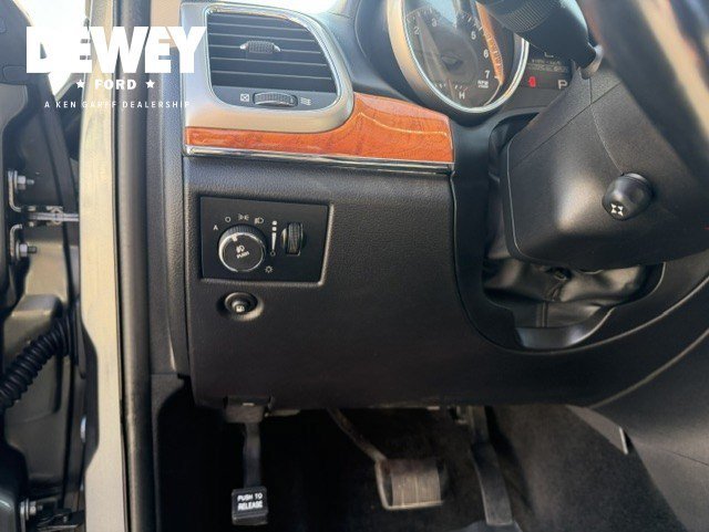 Used 2011 Mineral Gray Clearcoat Metallic Jeep Overland image 11