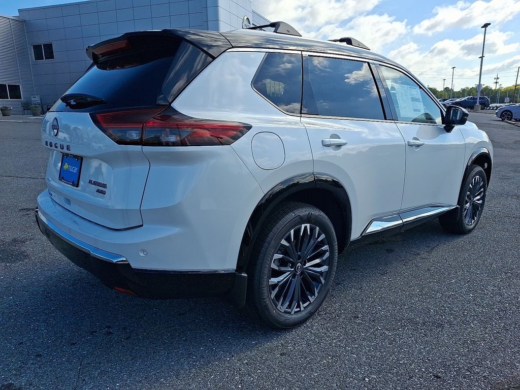 New 2026 Everest White Pearl TriCoat / Super Black Two-tone Nissan Platinum image 4