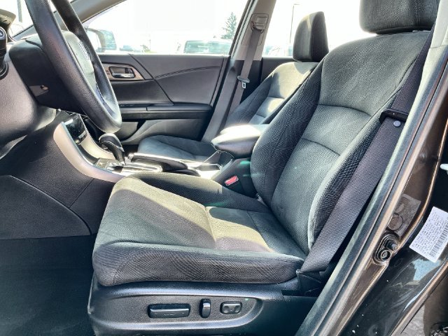 Used 2016  Honda EX image 22
