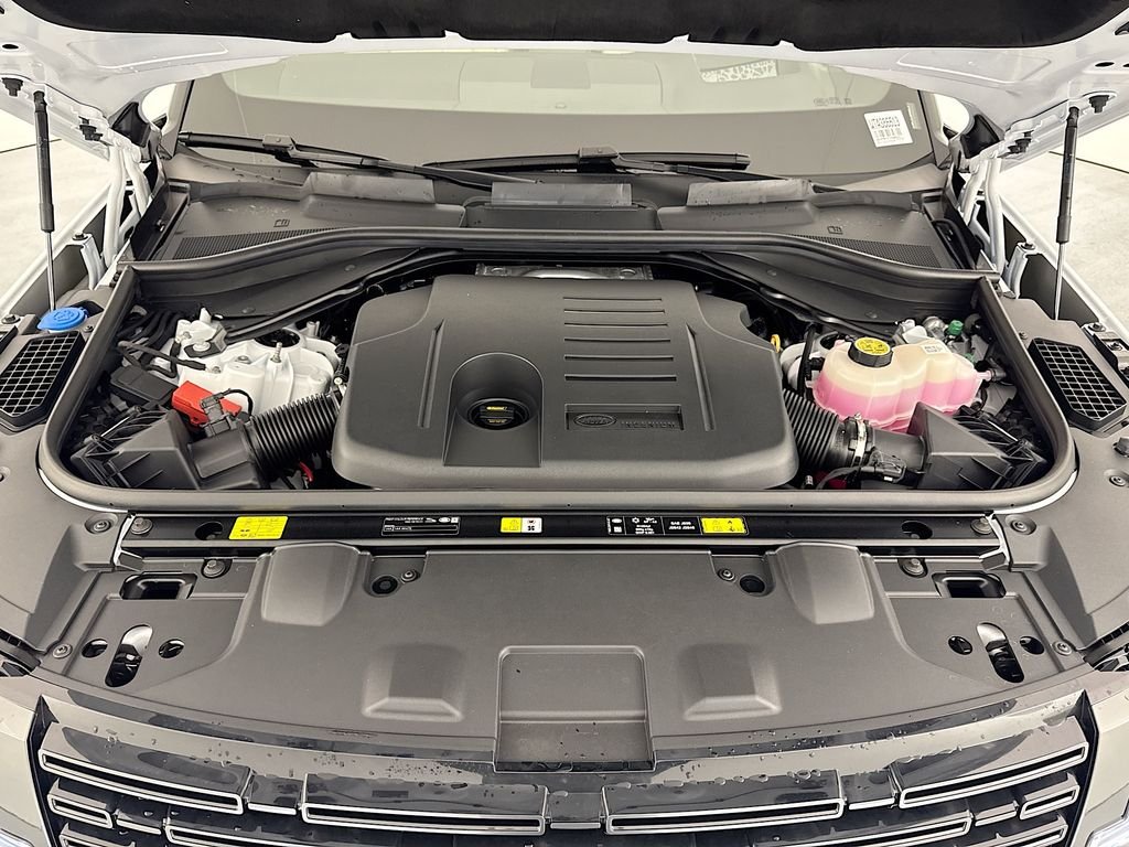 New 2026 Fuji White Land Rover SE image 32
