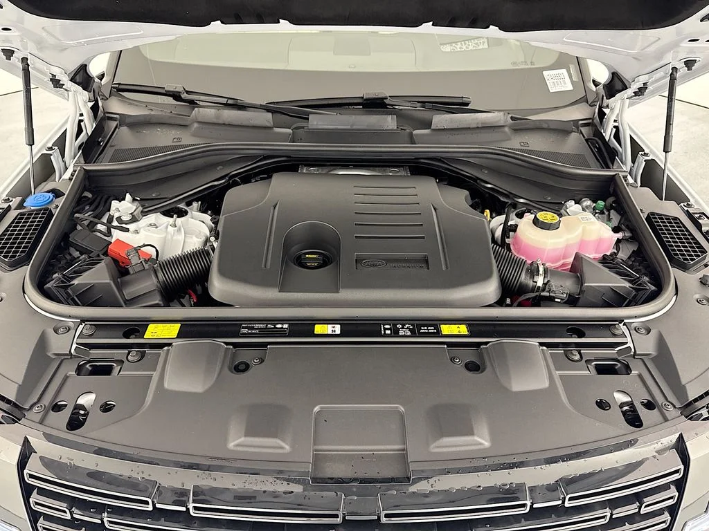 New 2026 Fuji White Land Rover SE image 32
