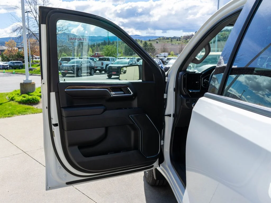 Used 2023 White GMC Elevation image 15