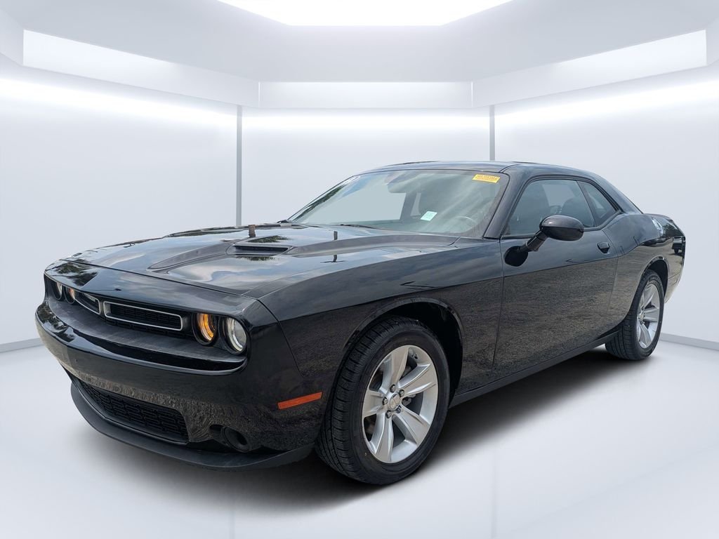 Used 2023 Black Dodge SXT image 9