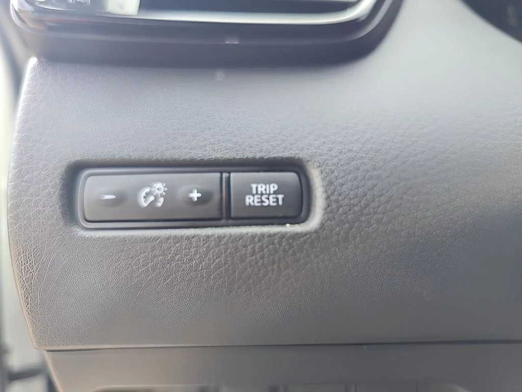 Used 2022 White Nissan SV image 15