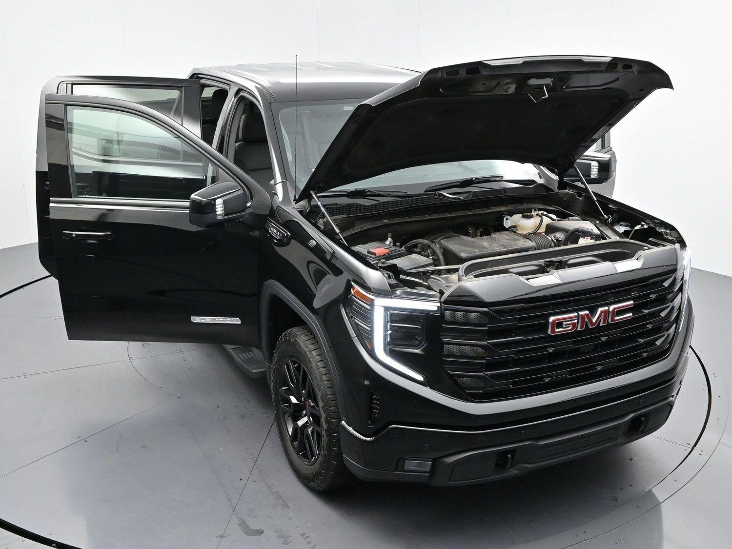 Used 2025 Onyx Black GMC Elevation image 39