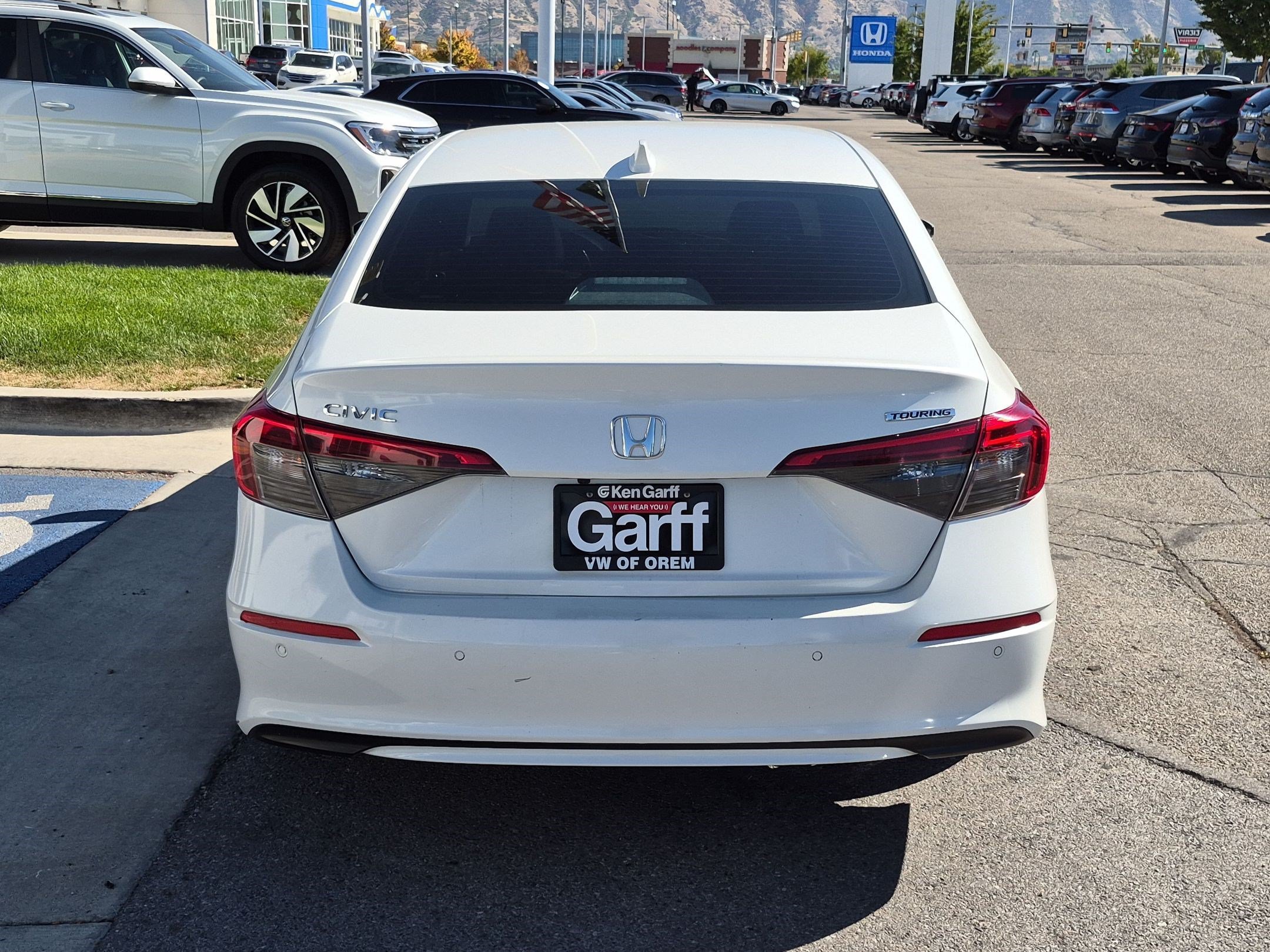 Used 2022 Platinum White Pearl Honda Touring image 4