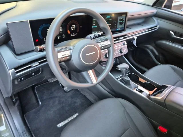 Used 2025 Green Hyundai SE image 10