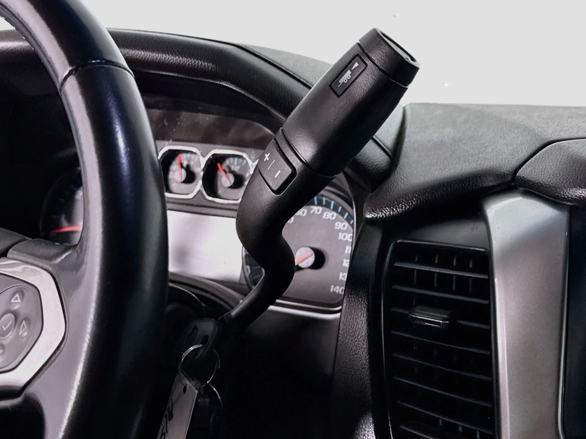 Used 2018 SUMMIT WHITE Chevrolet LS image 18