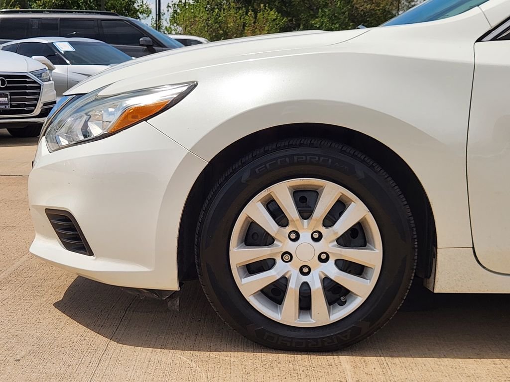 Used 2017 Pearl White Nissan 2.5 S image 9