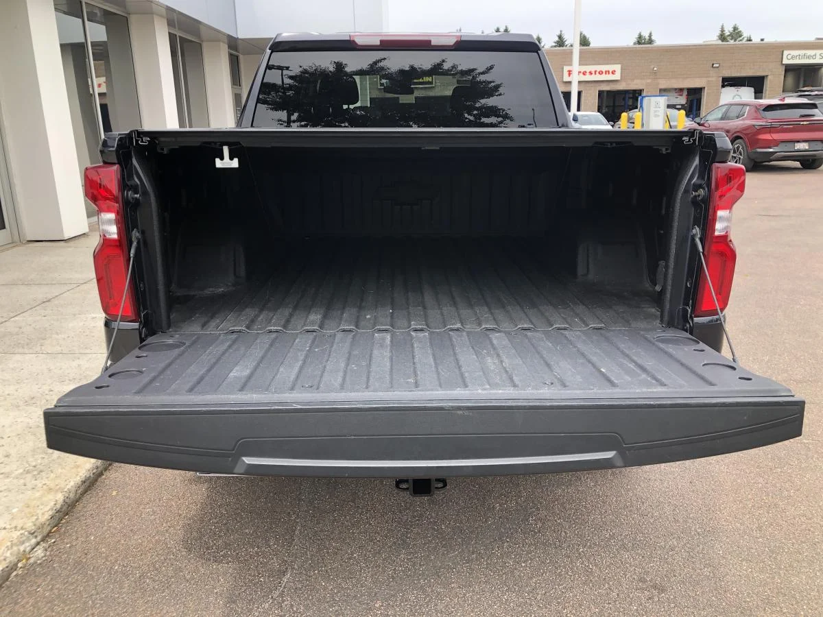 Used 2022 Grey Chevrolet 4WD Crew Cab 147" RST w/ Z71 image 7