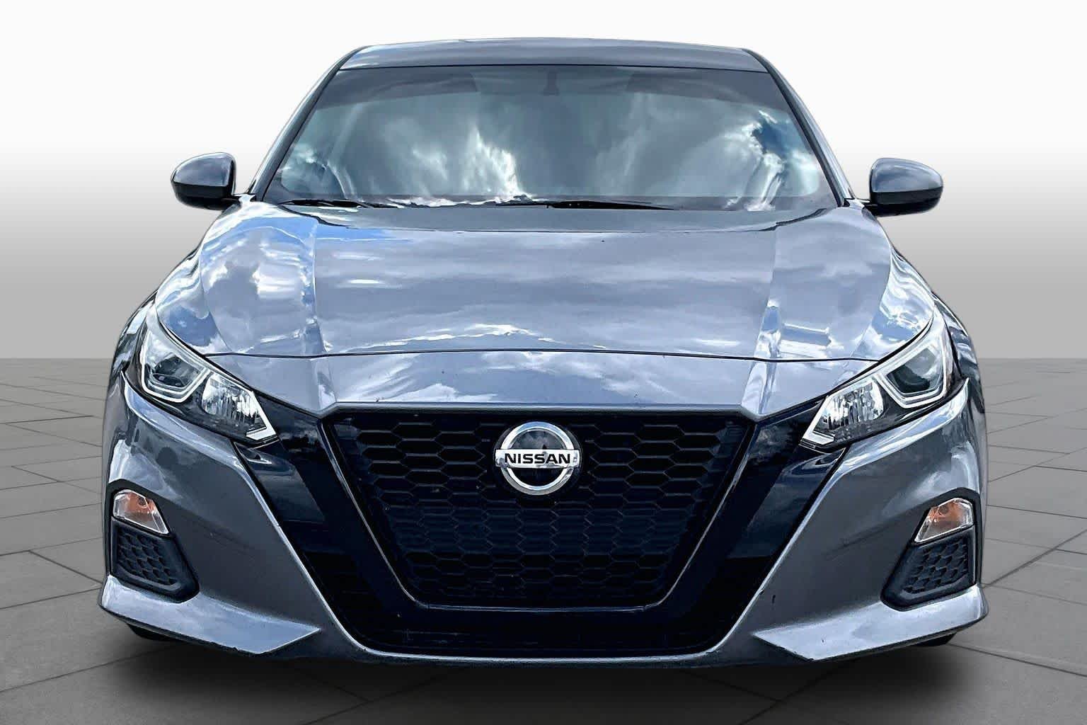 Used 2020 Gun Metallic Nissan 2.5 S image 4