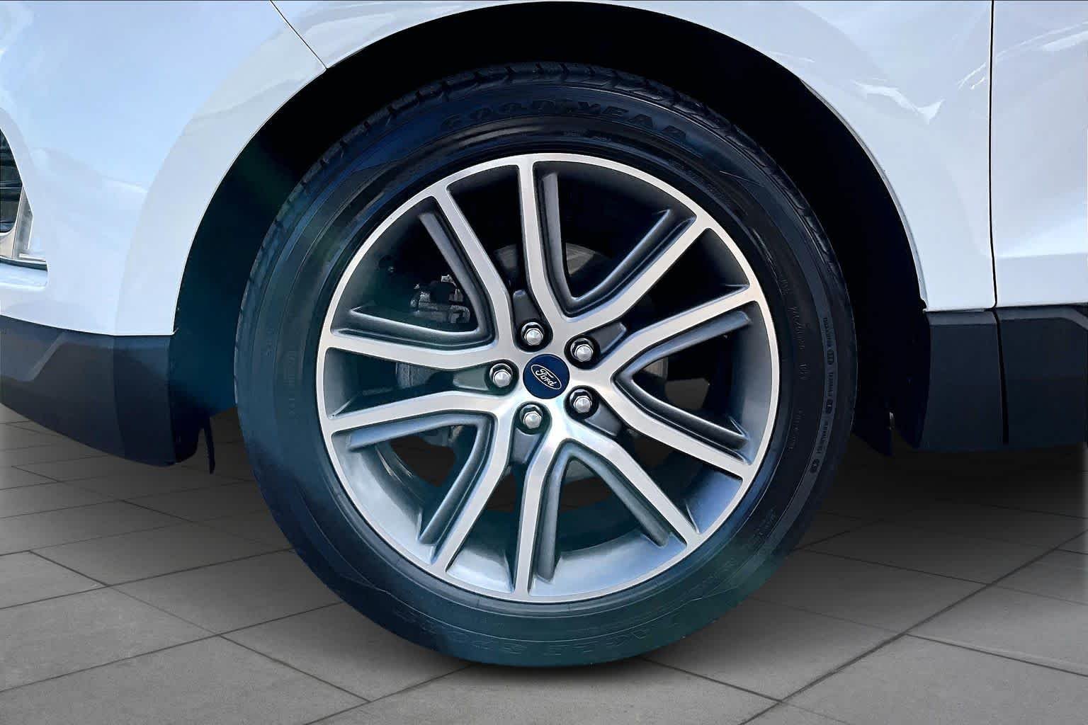 Used 2020 Star White Metallic Tri-Coat Ford Titanium image 11