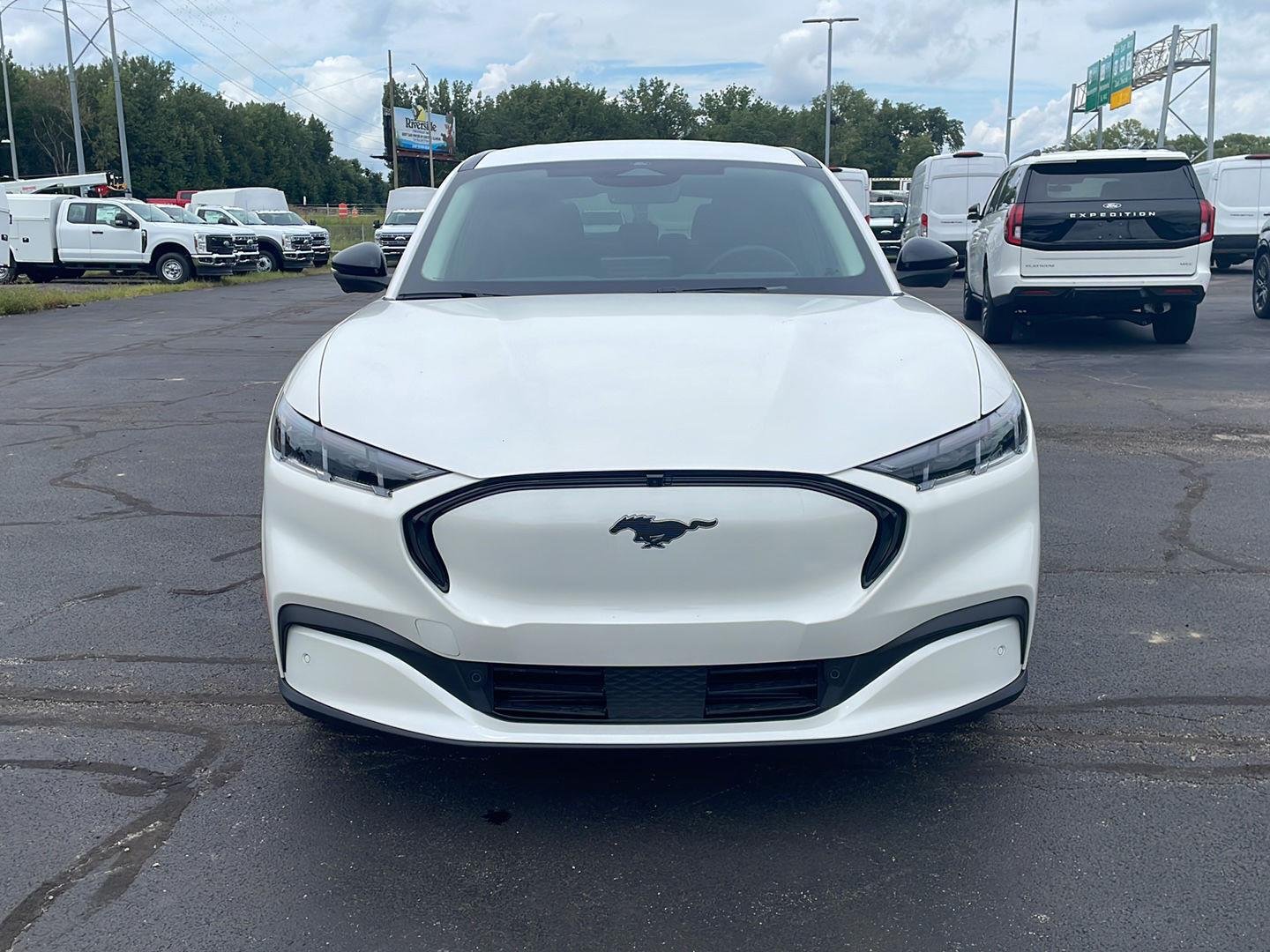 New 2026 Star White Metallic Tri-Coat Ford Premium image 8