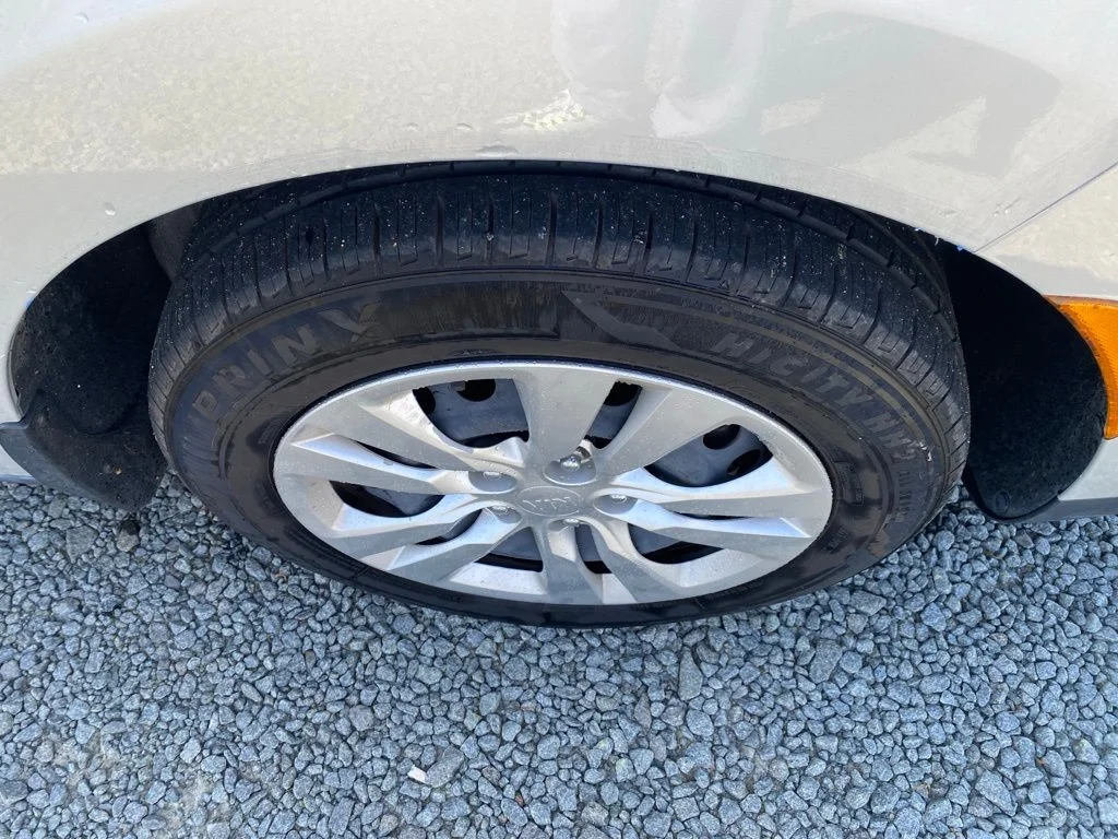 2021 Kia Soul LX - Photo 24