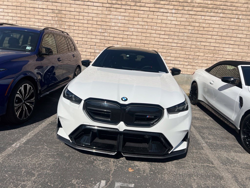 Used 2025 Alpine White BMW Base image 2