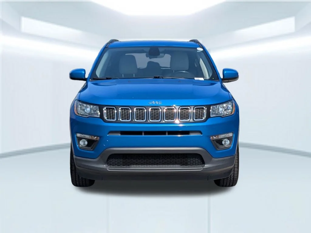 Used 2019 Blue Jeep Latitude image 10