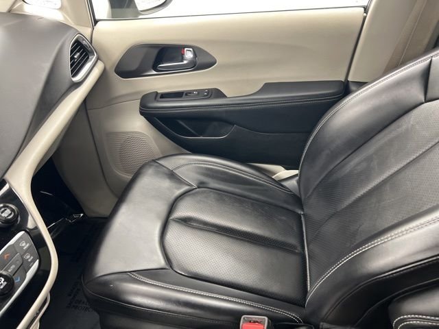 Used 2023 White Chrysler Touring L image 21