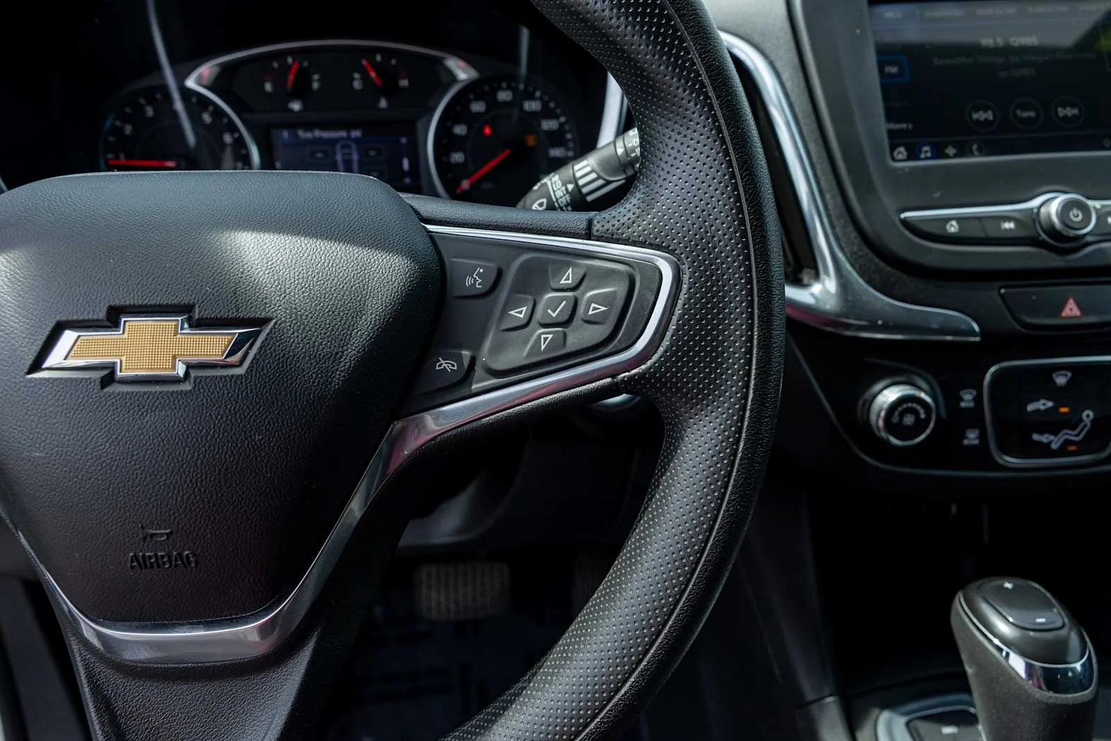 Used 2019 SUMMIT WHITE Chevrolet LT image 16