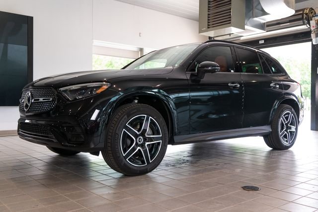 New 2027 Obsidian Black Metallic Mercedes-Benz GLC 300 image 3