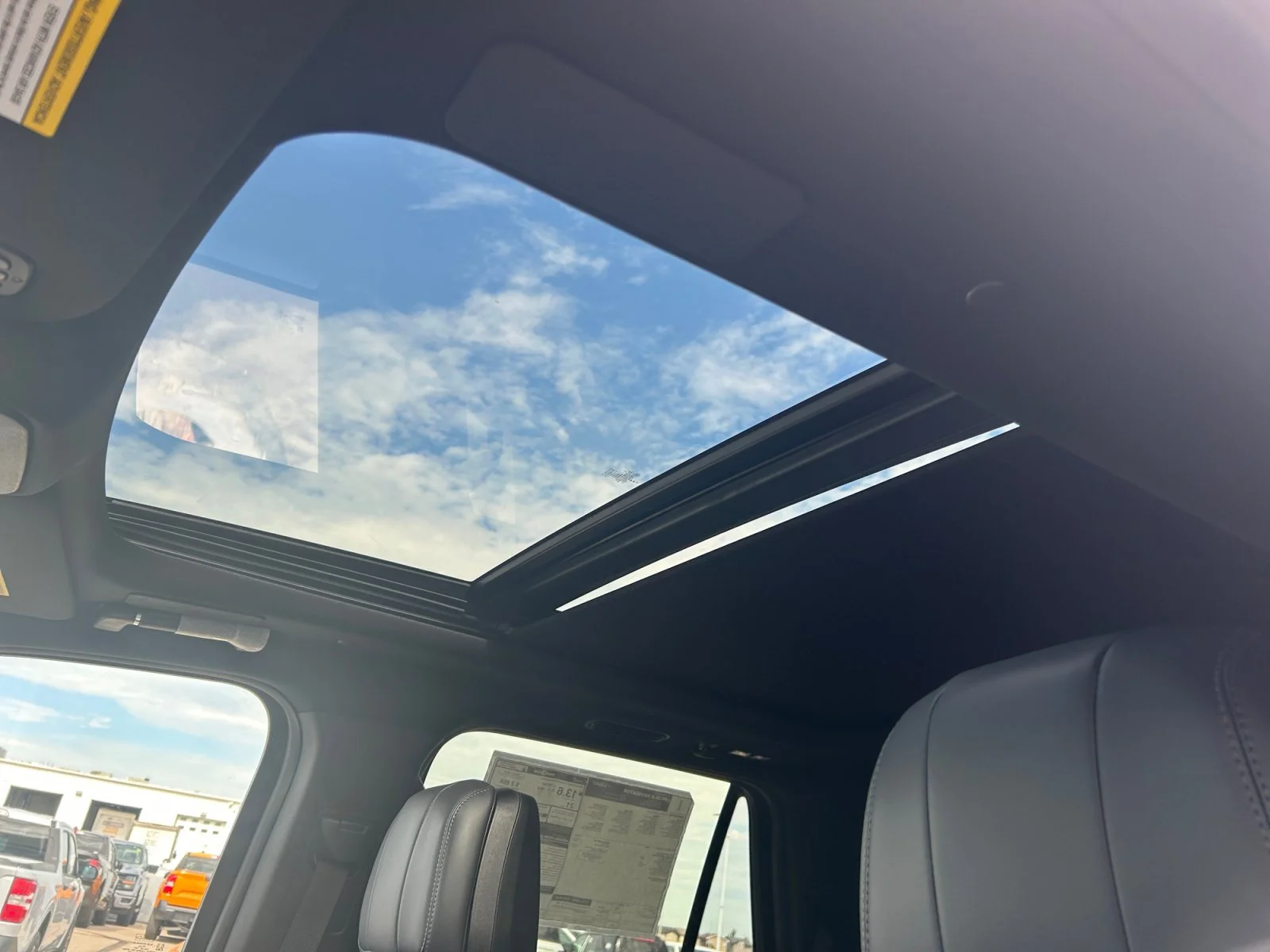 New 2027 Pristine White Metallic Tri-Coat Lincoln Reserve image 19