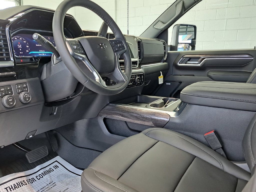 2026 Chevrolet Silverado 2500 HD LTZ Crew Cab Pickup Slide 6
