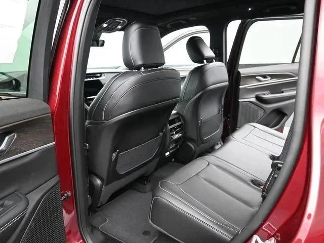 New 2025 Velvet Red Pearl-Coat Exterior Paint Jeep Limited image 26