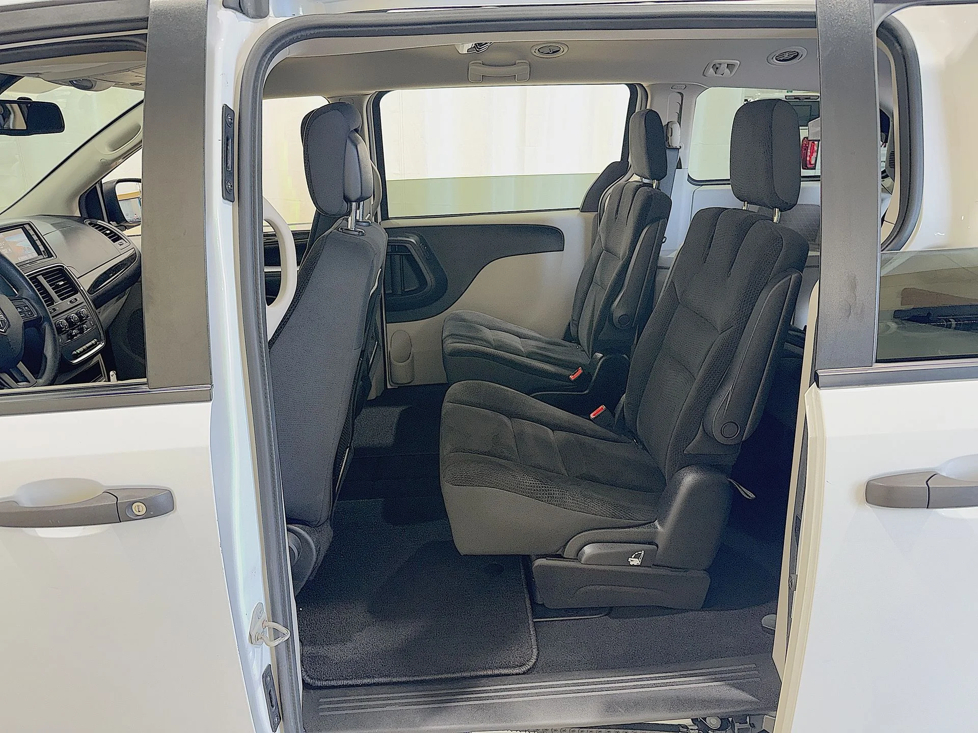 Used 2019 White Dodge SE image 21