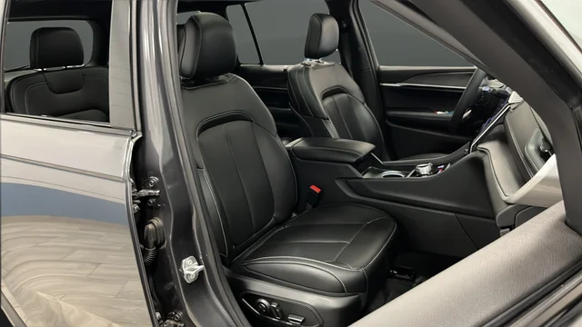 Used 2025 Gray Metallic Jeep Limited image 22