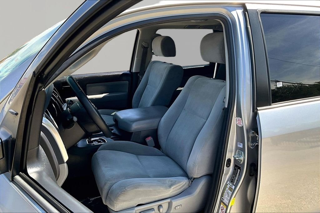Used 2018 Silver Toyota SR5 image 20