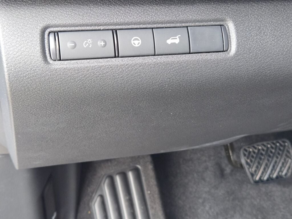 New 2026 Everest White Pearl TriCoat Nissan SL image 24
