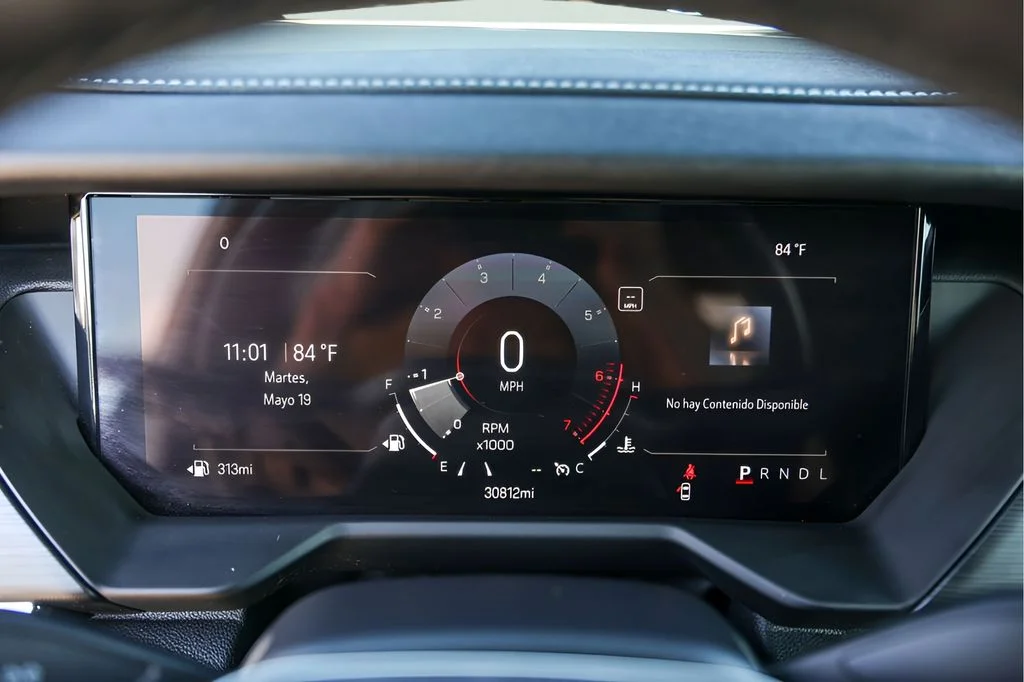 Used 2025 White GMC Elevation image 14