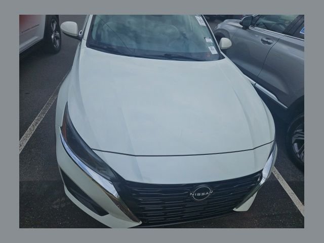 Used 2023 White Nissan 2.5 SV image 1