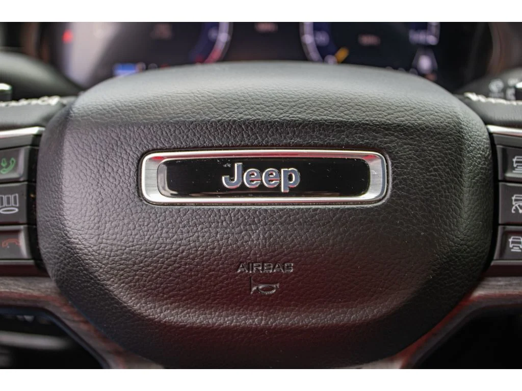 Used 2024 Diamond Black Crystal Pearlcoat Jeep Limited image 42