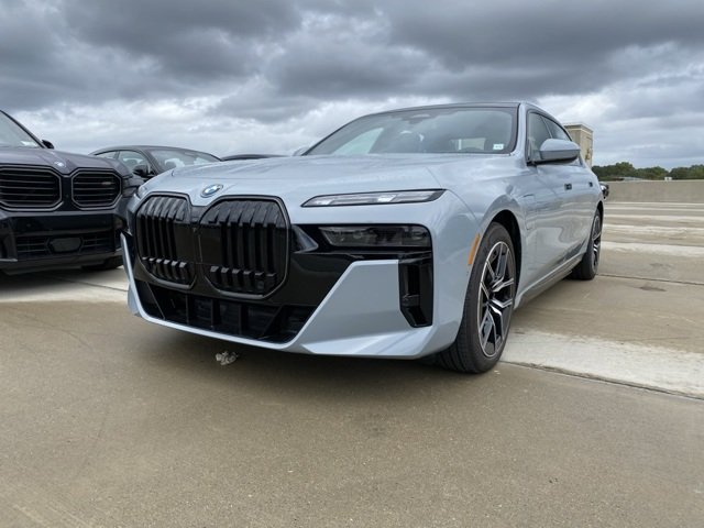 2025 BMW 7 Series 750e xDrive Sedan's photo