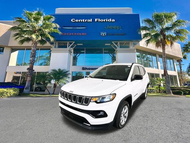 Used 2025 White Jeep Latitude image 7