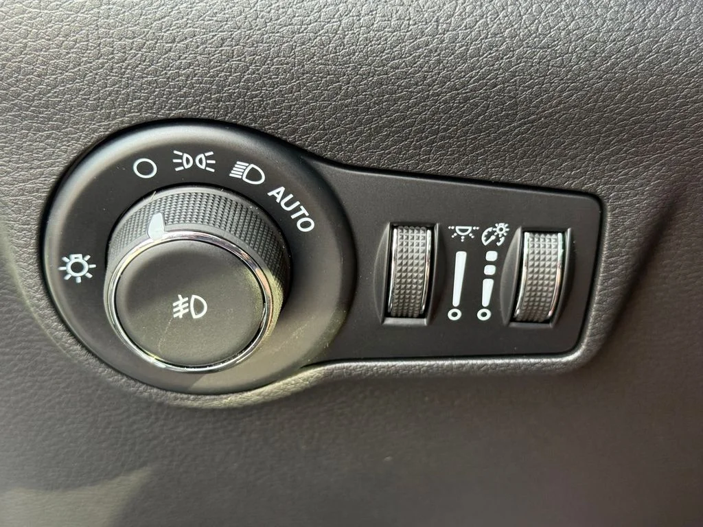 New 2026 Bright White Clearcoat Jeep  image 18