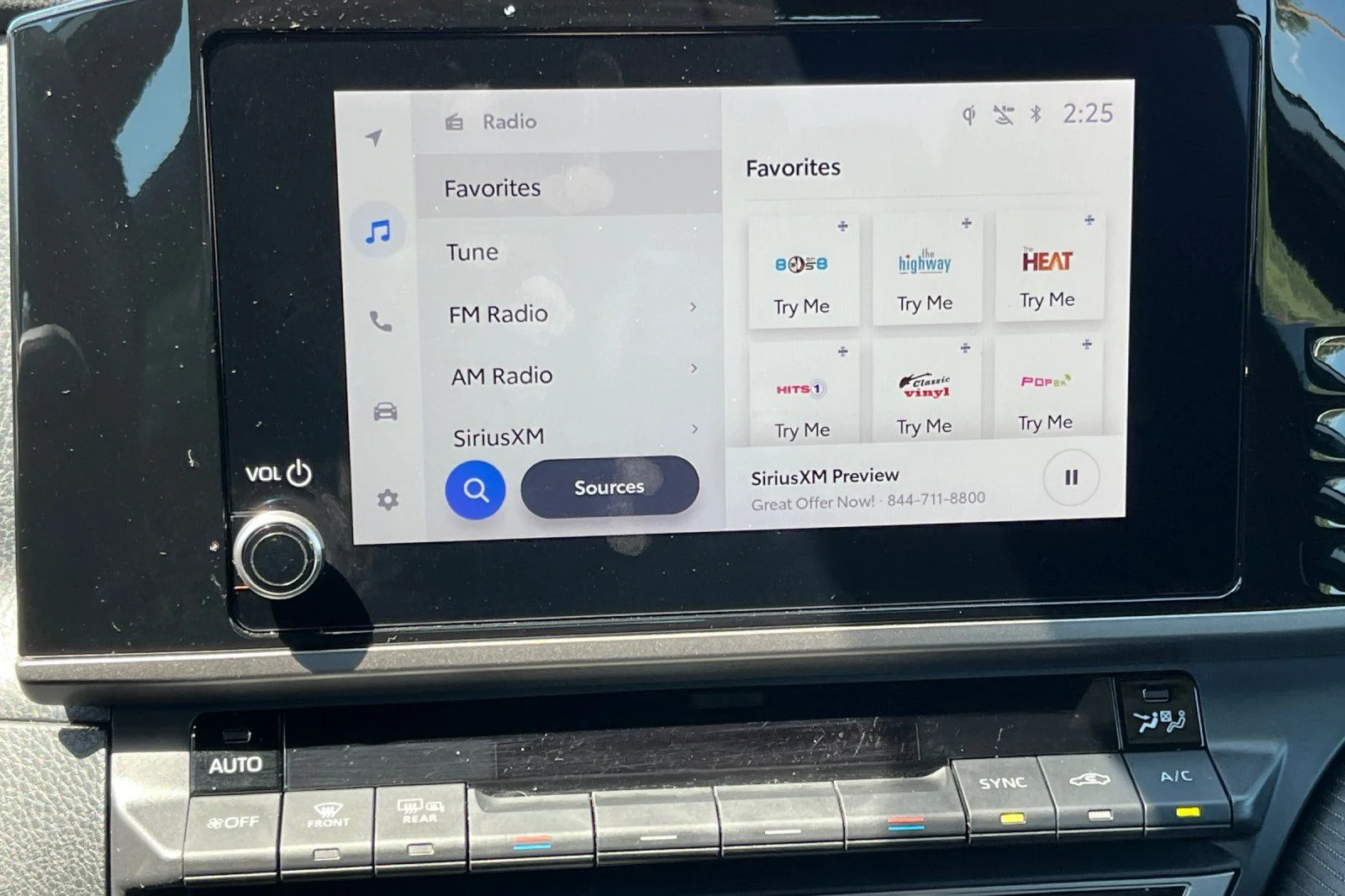 2025 Toyota Camry LE - Photo 27