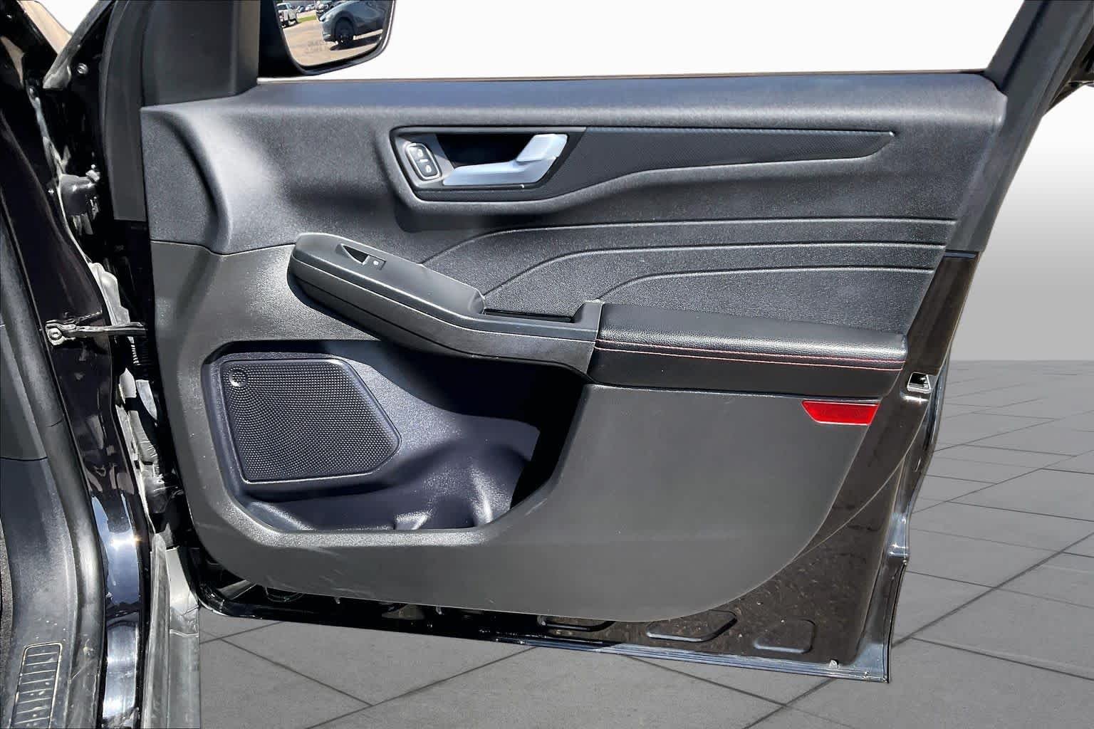 Used 2024 Agate Black Metallic Ford ST-Line image 21