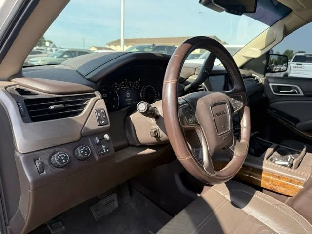 Used 2016 WHITE FROST TRICOAT GMC Denali image 12